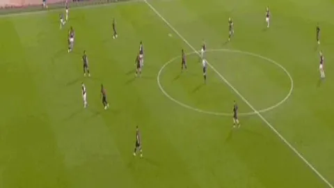 CBA风云再起！广厦雄风再续，一骑绝尘稳居次席，首钢虽败犹荣，仍稳守前四巅峰对决！